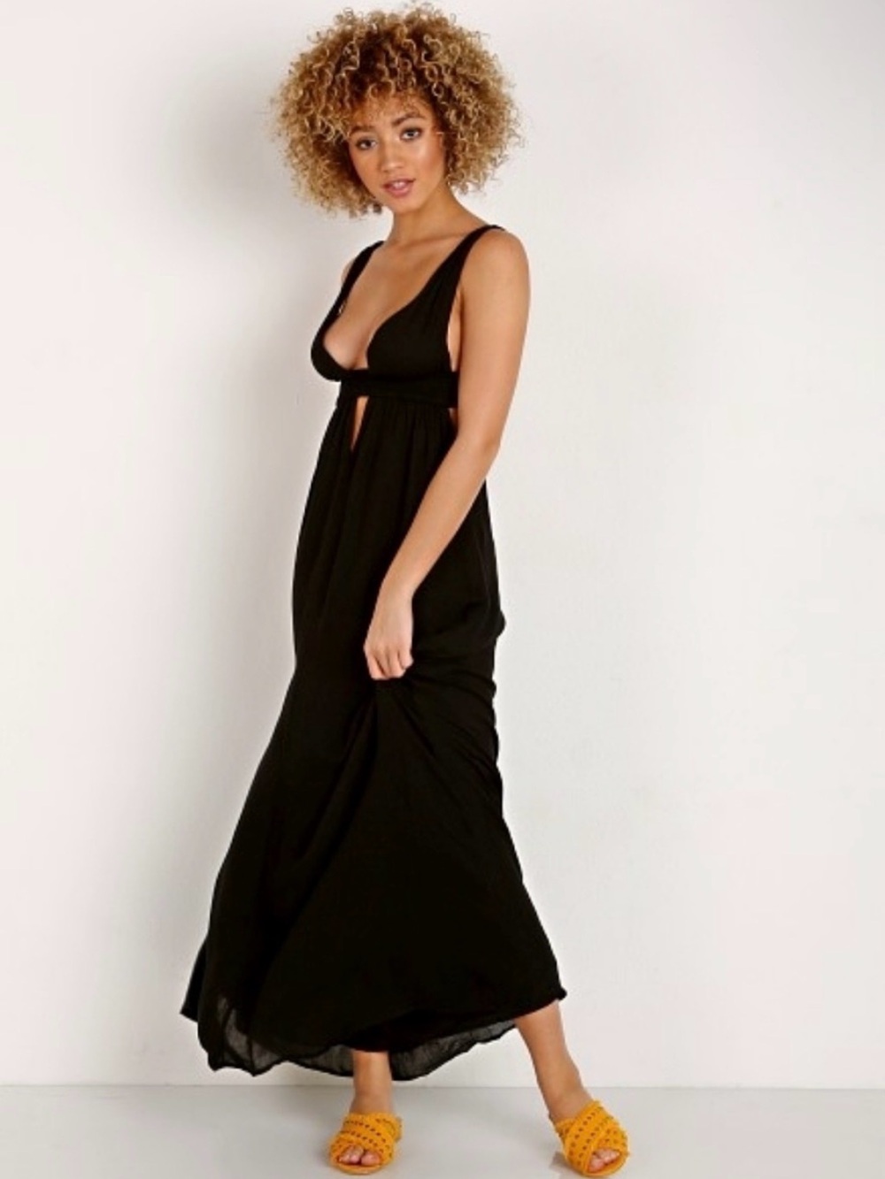 NWT Indah (M) Anjeli Plunge Maxi Dress Black